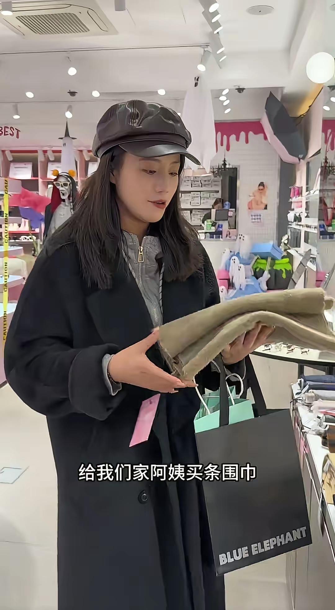 [捂脸]小妹儿现在又开始买买买了，熟悉的味道熟悉的配方。

小妹儿不给超妈和超爸