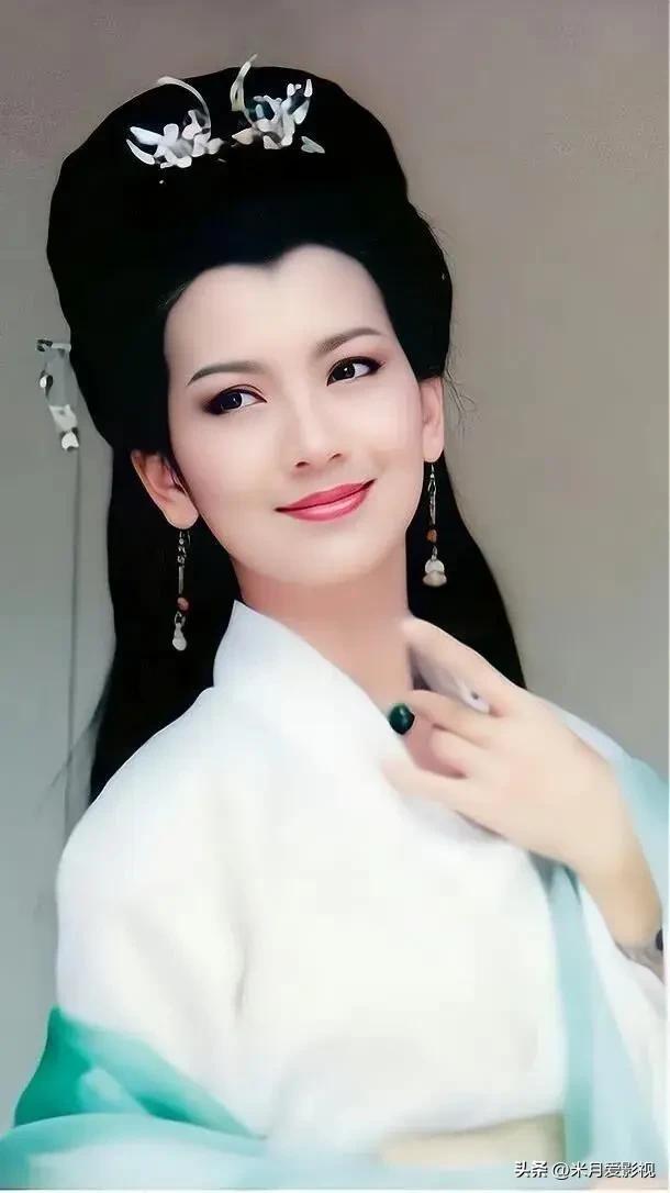 赵雅芝一生情路跌宕，爱过、痛过、离过、争过，可无论在哪段关系里，她从没有放弃赚钱