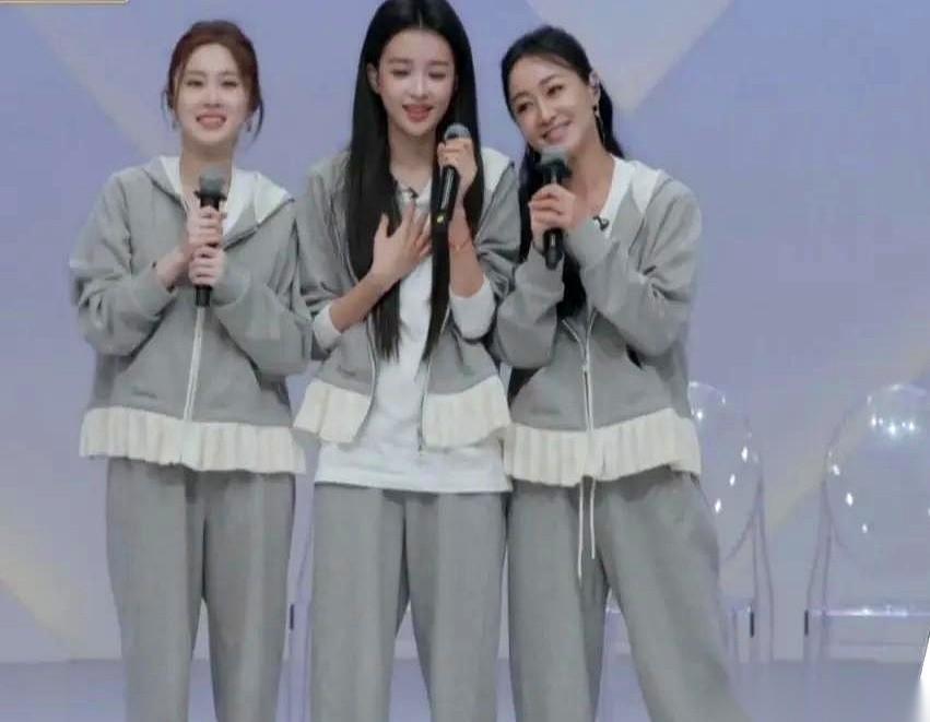 这一轮小考，简直是女明星的“大型翻车现场”。
我本来以为，发过专辑的江语晨至少是