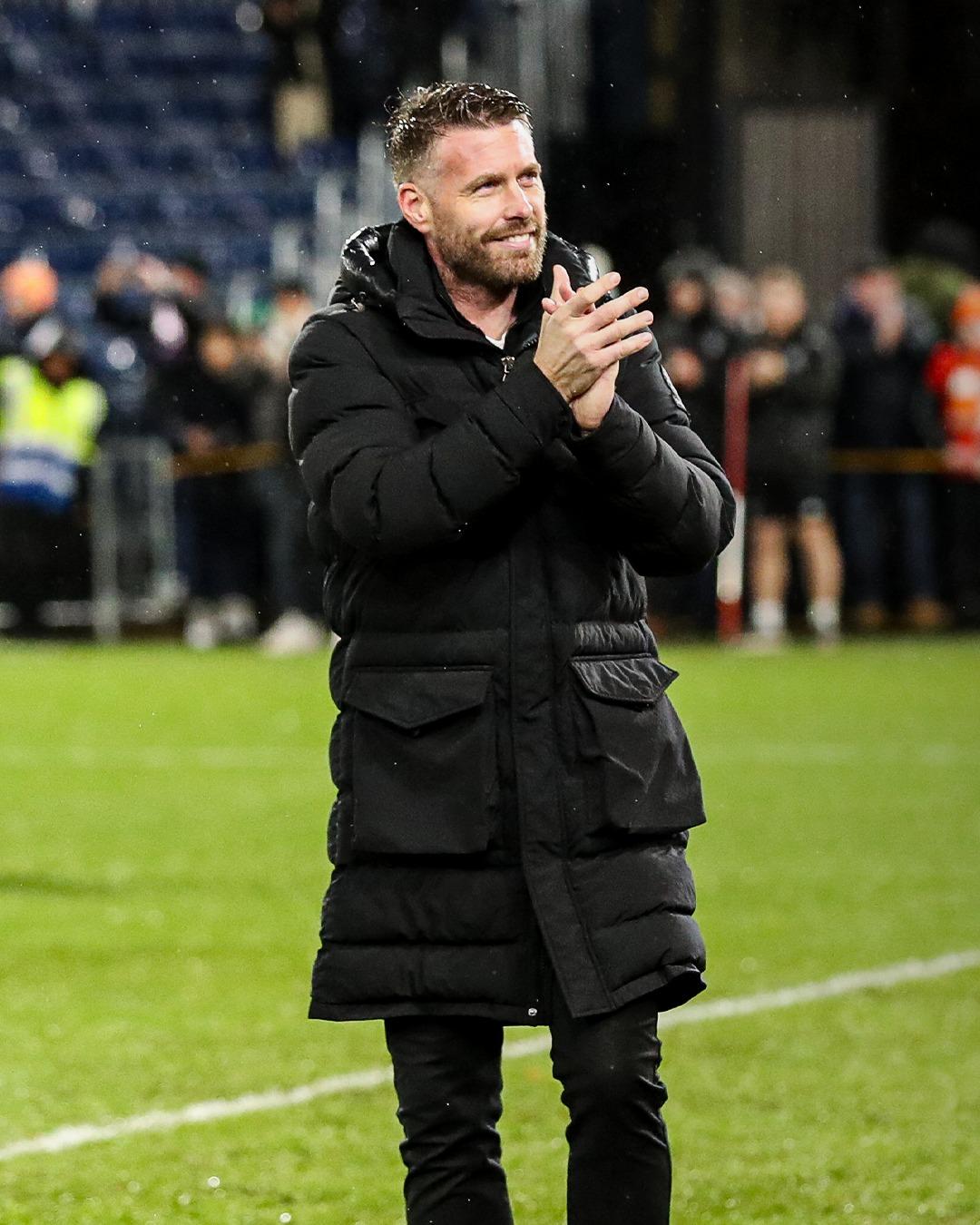 狼队有点意思，想挖米德尔斯堡的主教练罗伯-爱德华兹，目前米德尔斯堡在英冠排名第三