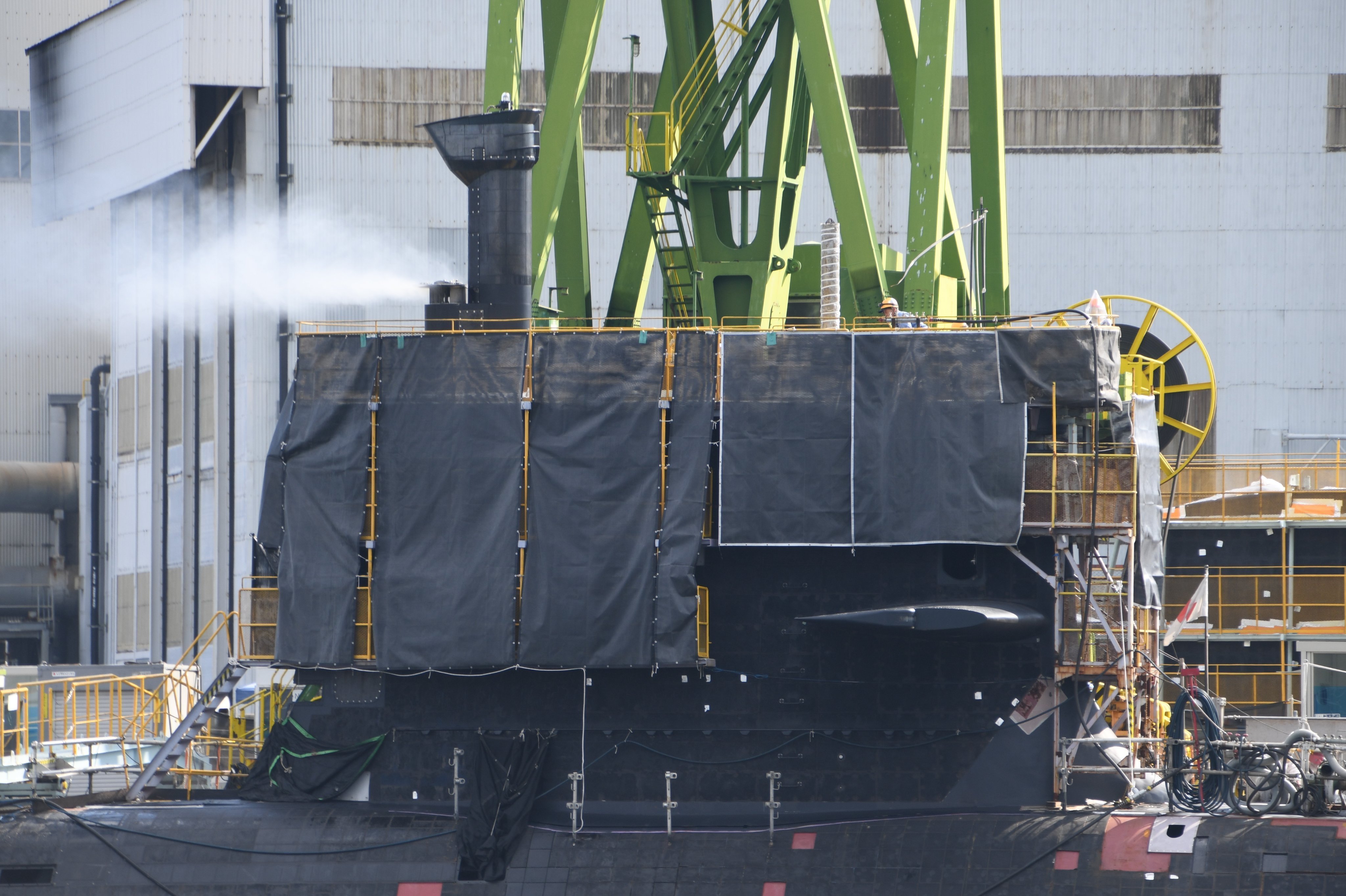 苍龙和大鲸的进排气一体通气管测试画面！小海豚以前说过常规艇水下进排气相关内容，提