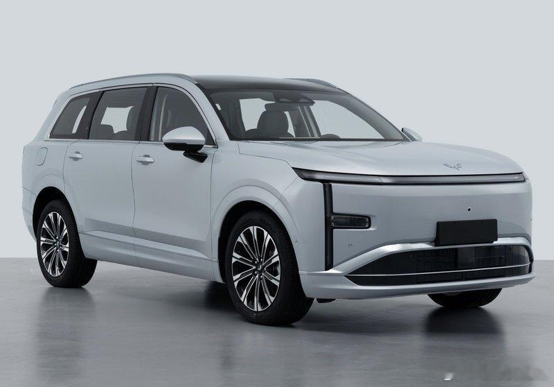 这台星光L应该是银标五菱最大的车了。不过将将不到5米的车长，应该还是够不上“柳州