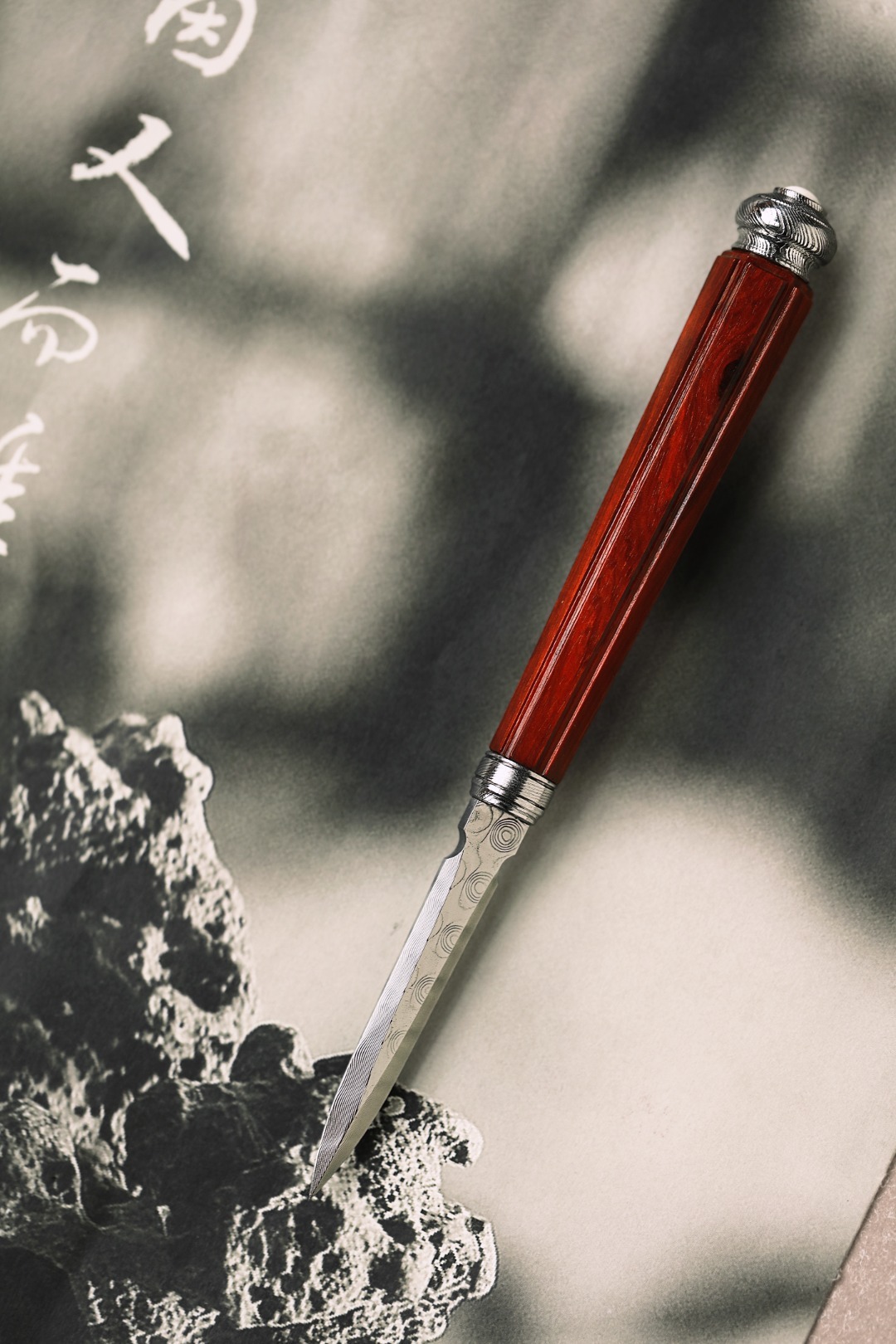 小叶紫檀 | 茶刀刀柄以小叶紫檀制，大马士革钢的独特纹理彰显锋芒，质感很好，日常