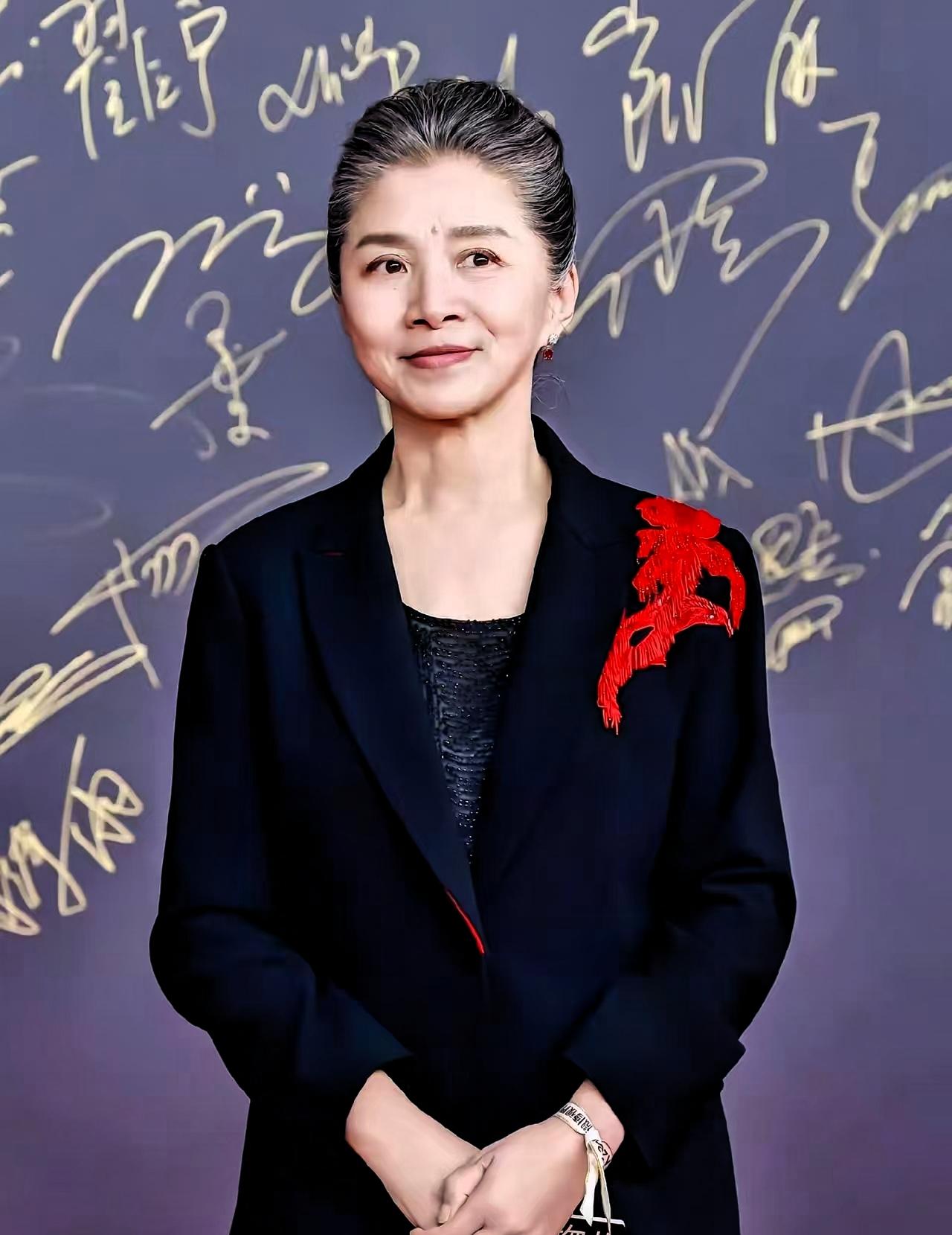 孙俪和杨幂拿视后，我接受
于和伟和郭京飞拿视帝，我也接受

可唯独老戏骨迟蓬全程