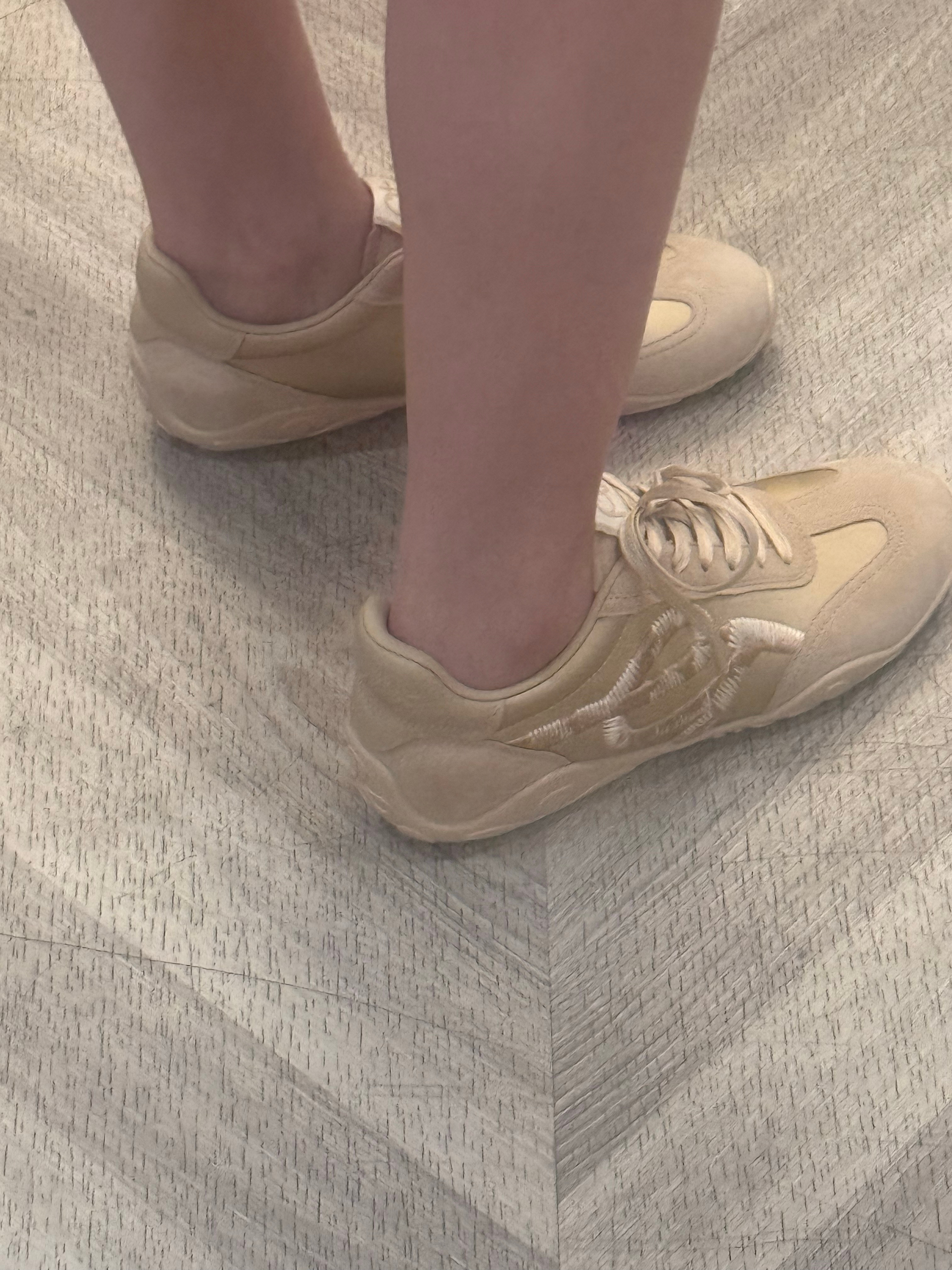 蛮好看的，不过没穿着暴走过，我右脚比左脚大，右脚脚掌略挤网页链接