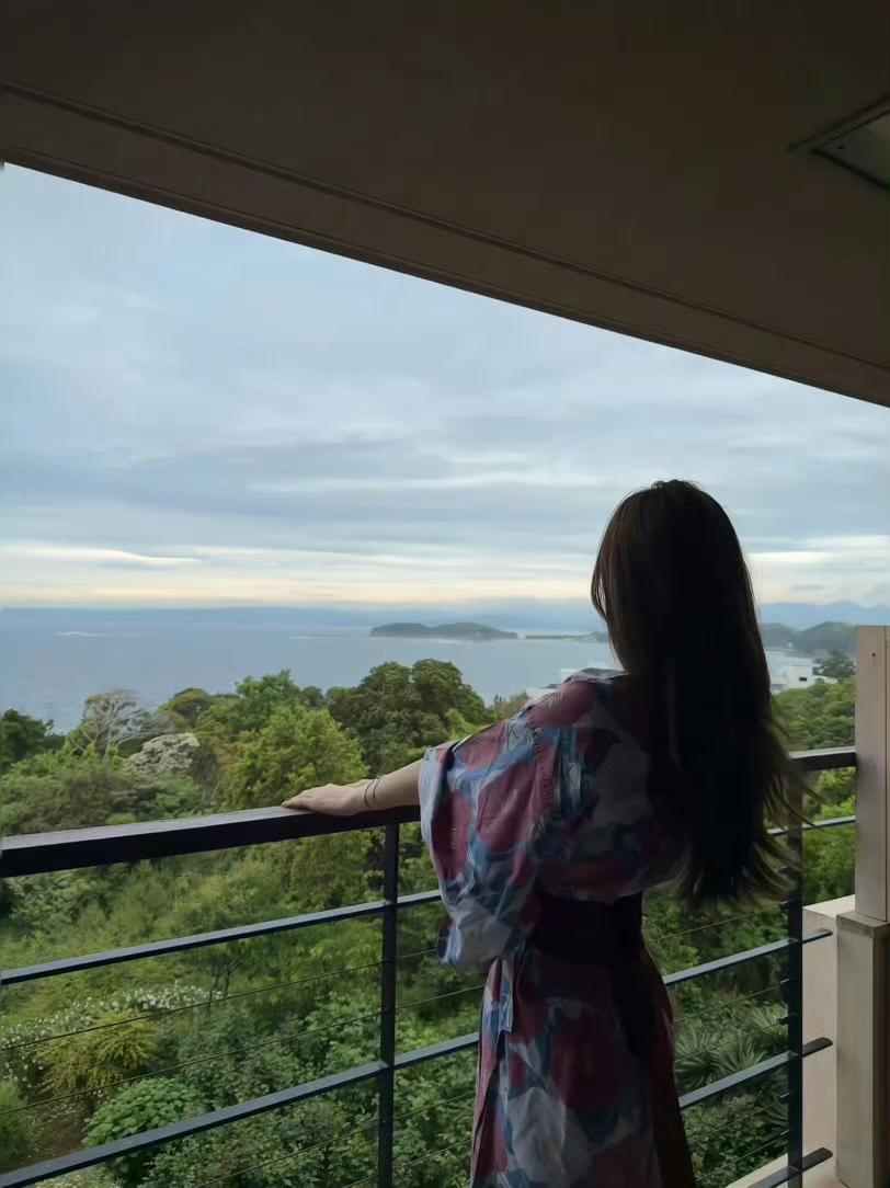 只写自由，不诉慌张，幸福的另一个词叫今天很好 ​​​。