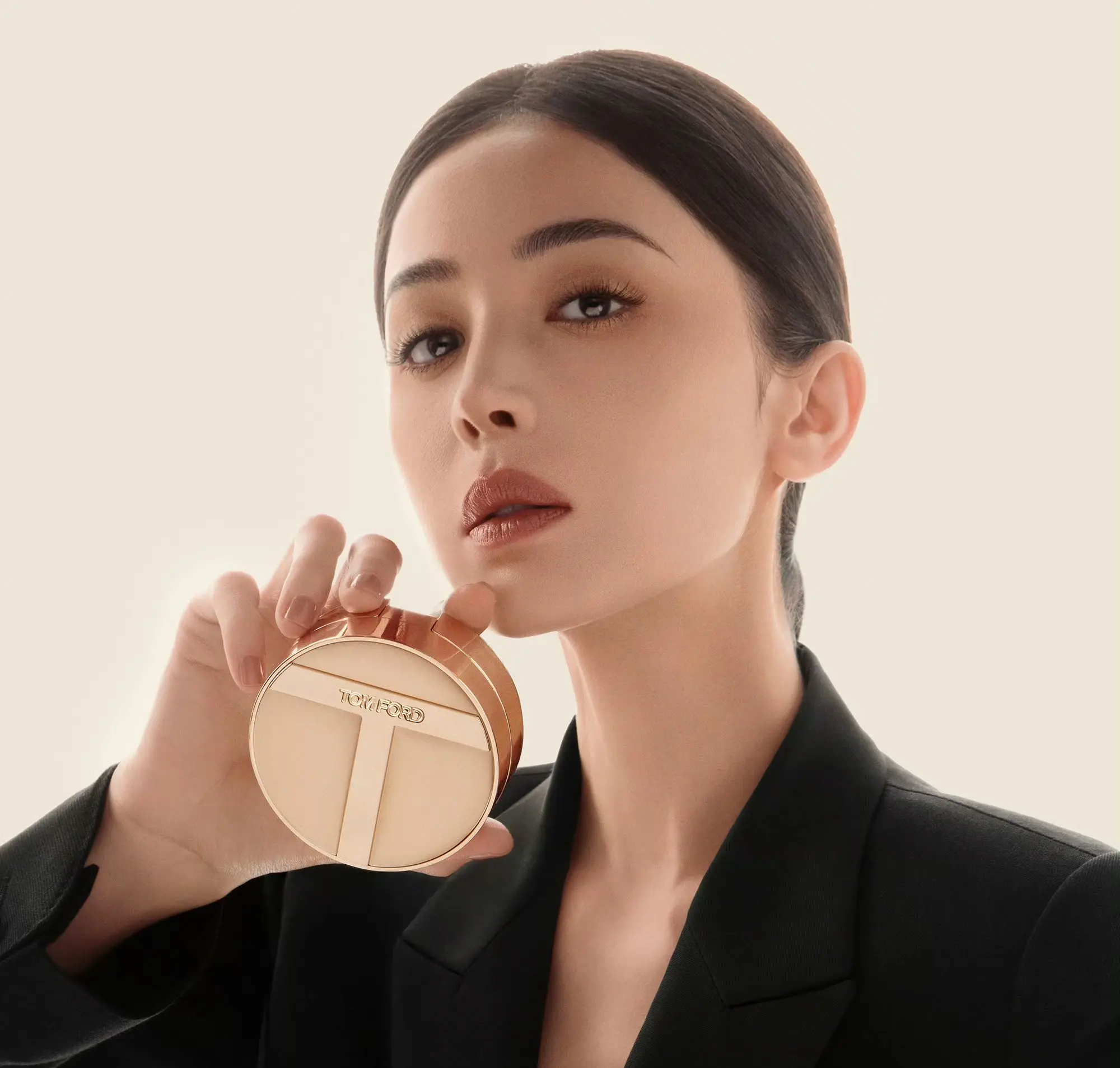 TF代言人美成这样你也很骄傲吧。看了娜扎真的超有购买欲，这才是跟产品势...