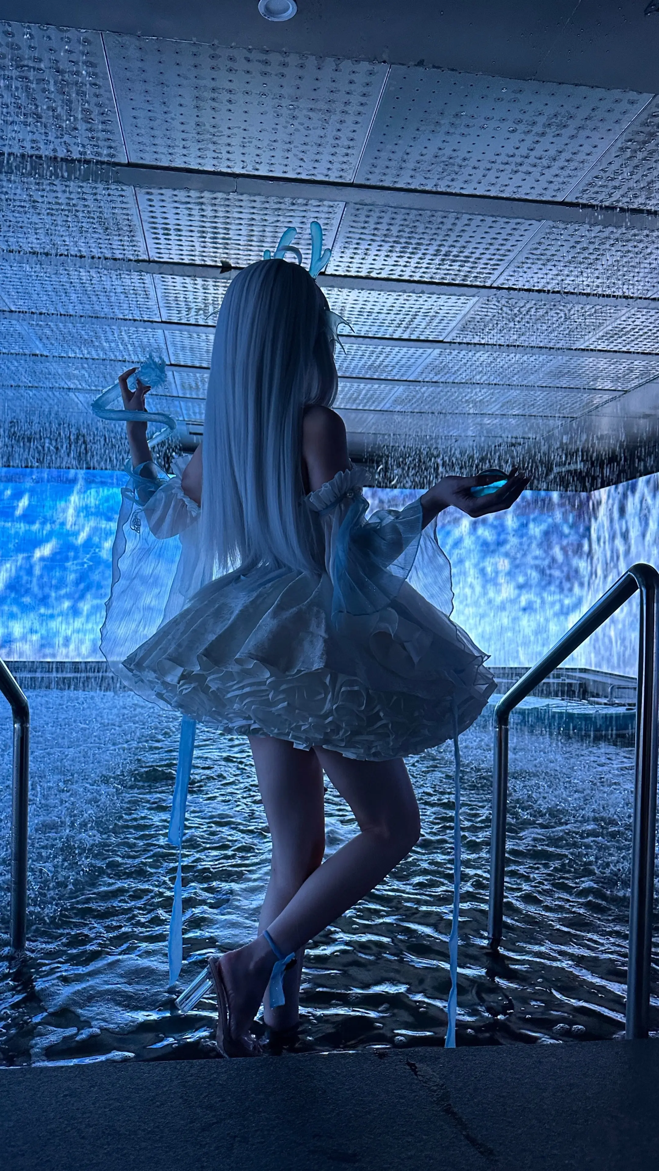 泪是无法临摹的雨季（手持龙： ）