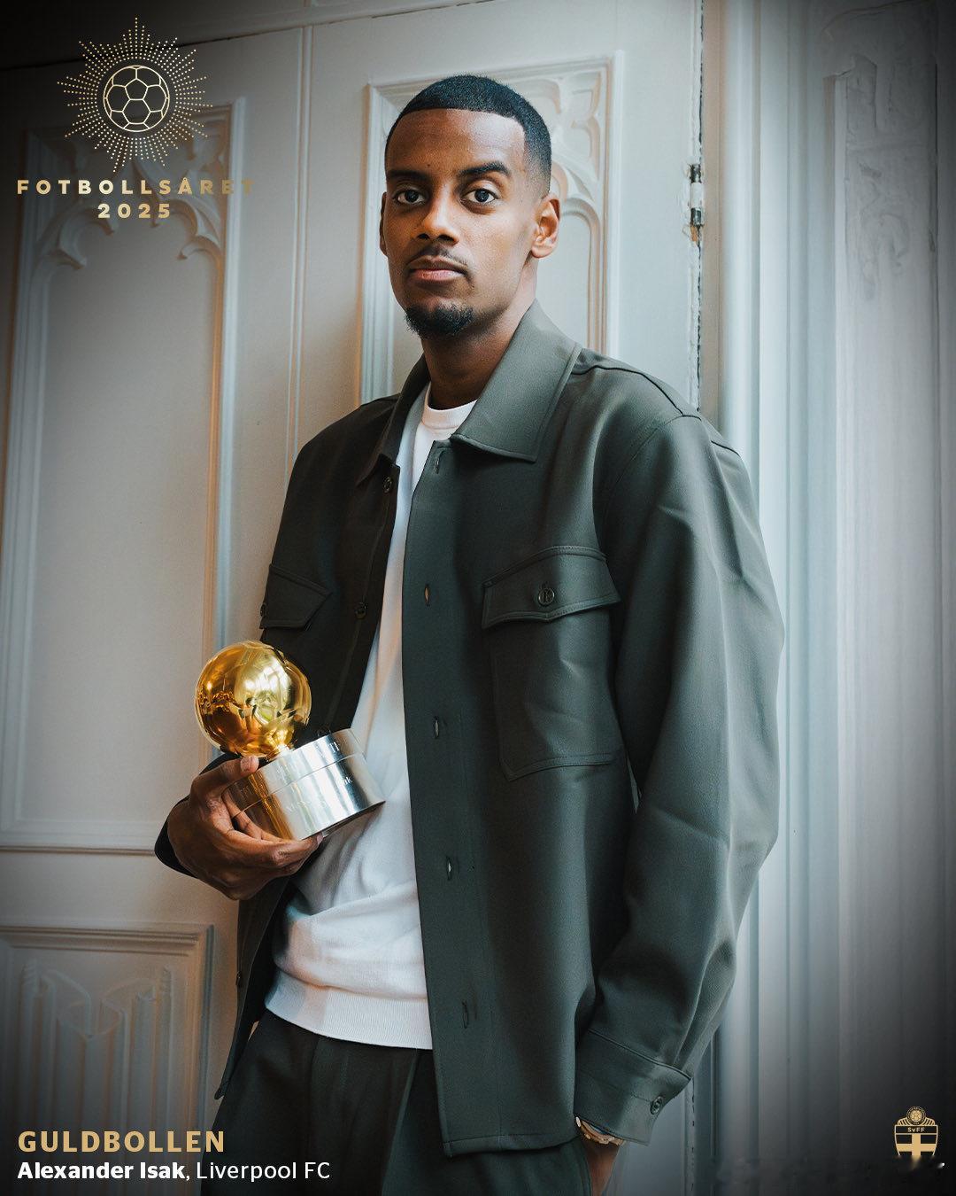 伊萨克荣获瑞典足球先生（瑞典金球奖）。 