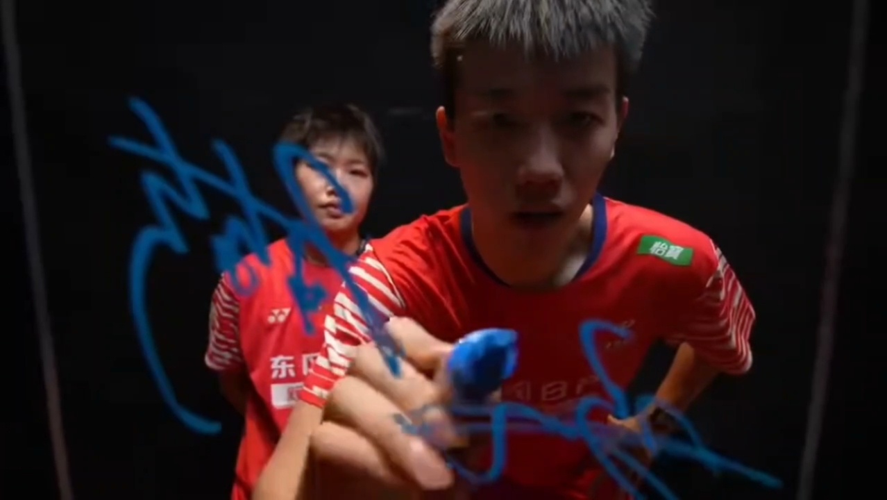 这个镜头的缺点就是怎么不把小黄的放完整 