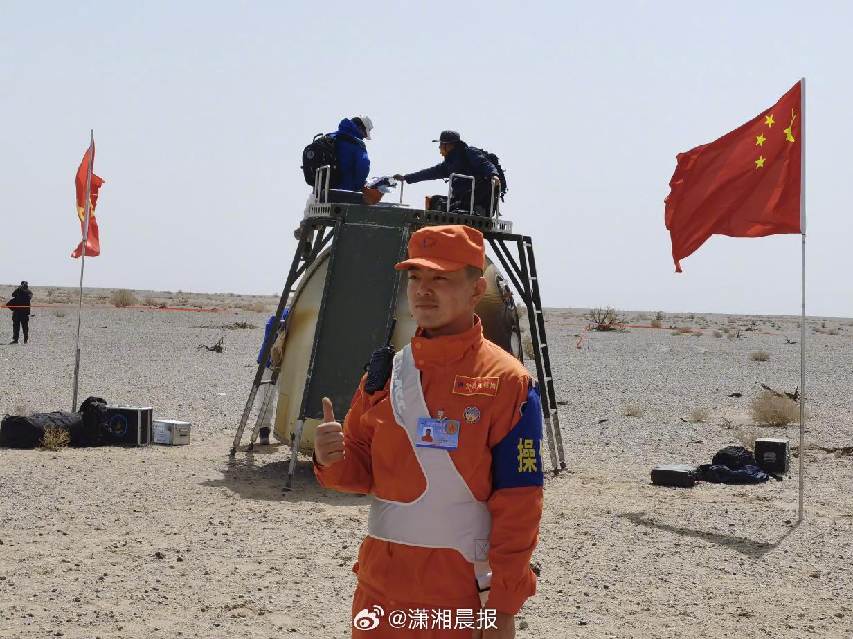 【#苏黎明自述两次担任开舱手感受#】#开舱手苏黎明曾对镜练习语气与表情#“祝贺你