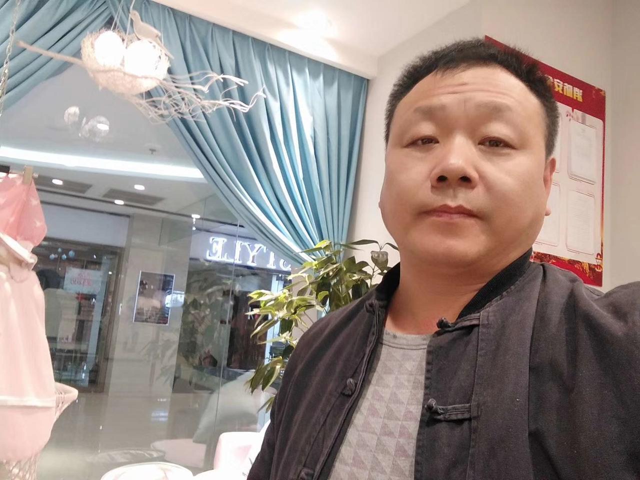 告诉你晚餐吃什么掉秤快的，要么是不懂，要么是骗子。

  掉秤不是吃什么吃出来的