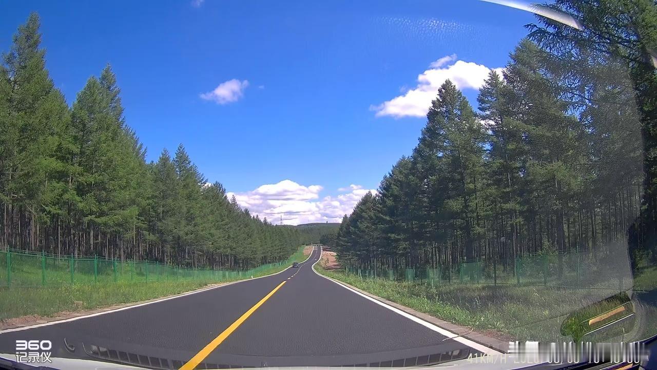 喜欢在路上的感觉，享受在路上的恣意，遇到检查站时除外。