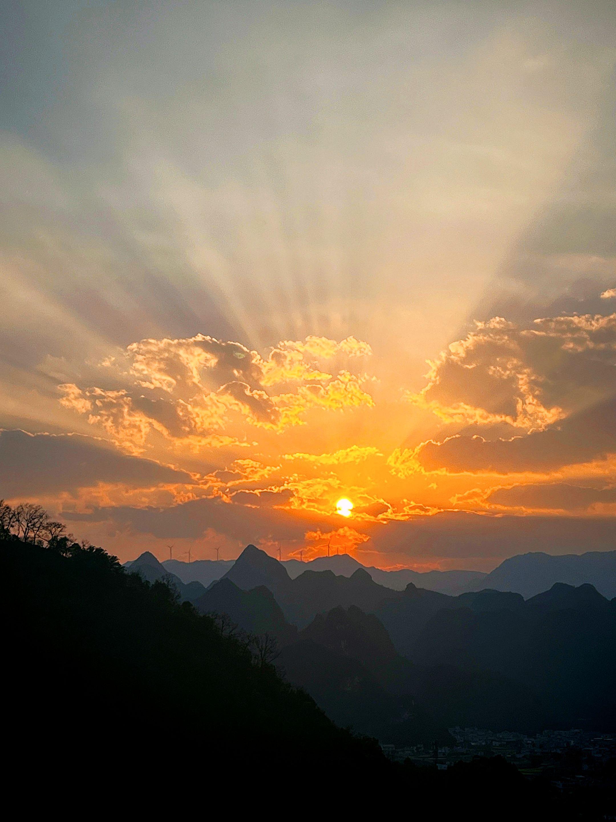 不要修复任何伤害过你的关系，伤害你的人都是故意的，没有那么多的无心之举...