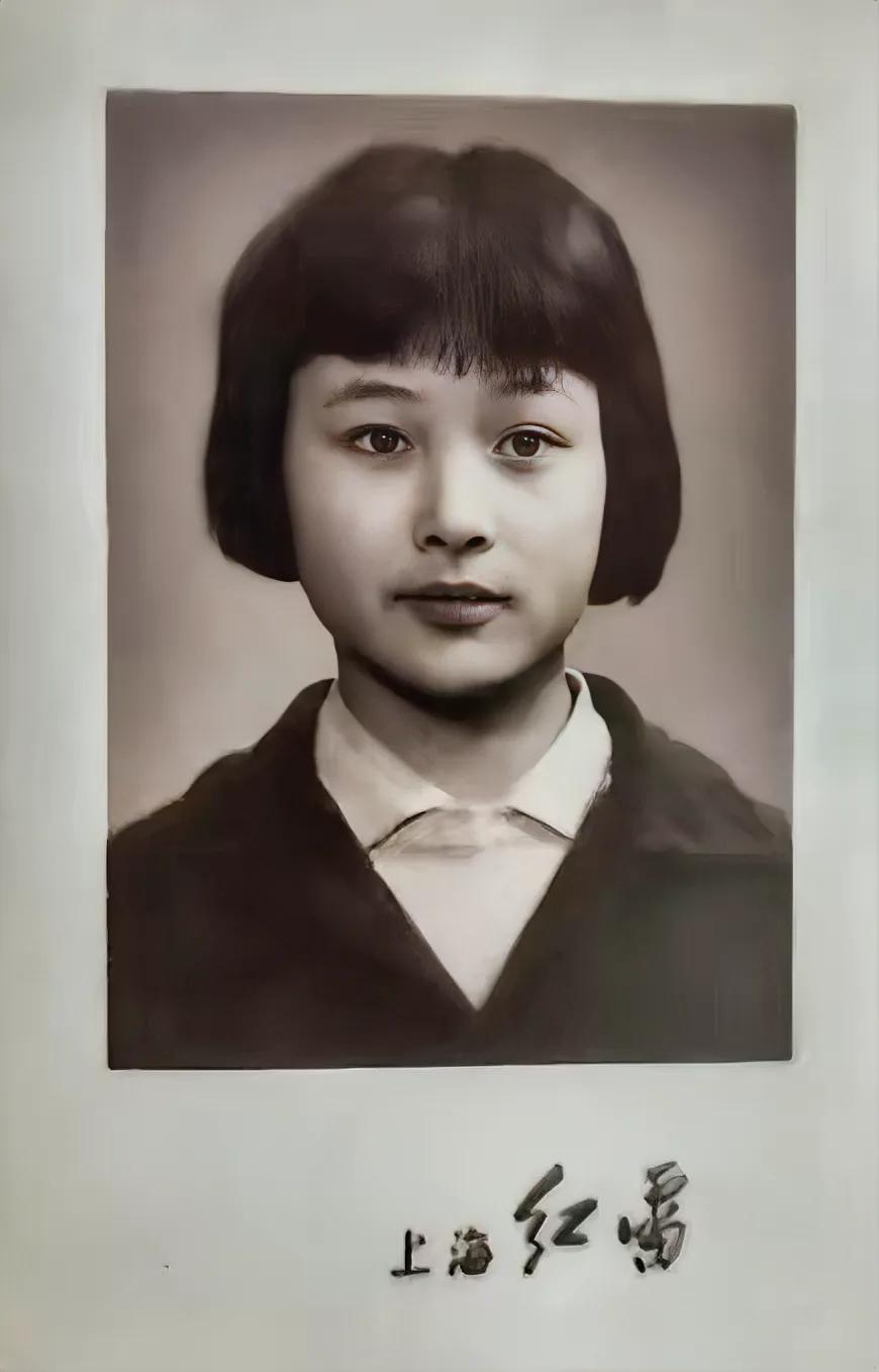少女陈冲。
还第一次看到她的这张照片，青春，秀美，满脸的胶原蛋白。
这就是无科技