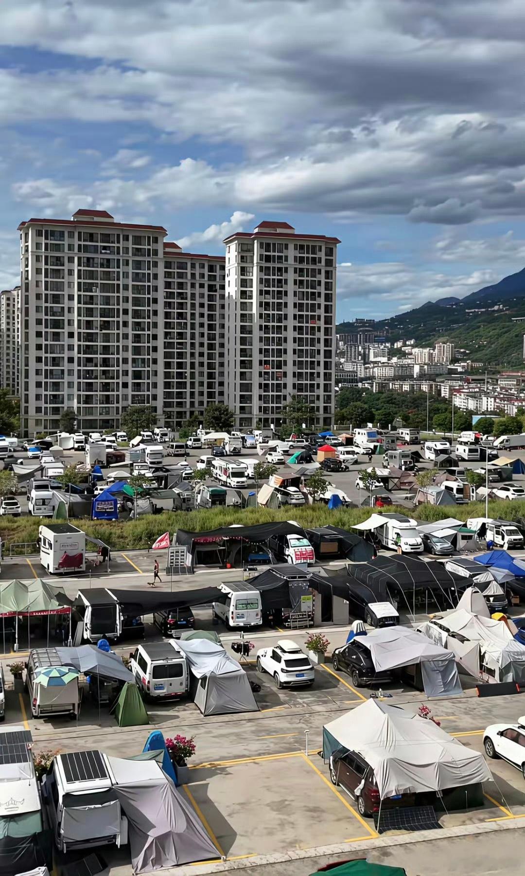 有了电车，年轻人出游选择露营了～～～打败酒店的是新能源汽车？ ​​​