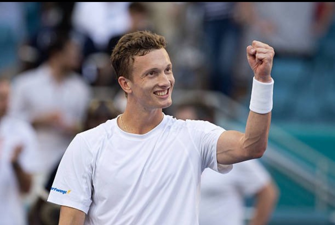 网球talking大会 莱赫齐卡在迈阿密大师赛半决赛以 6-2 6-2 击败菲斯