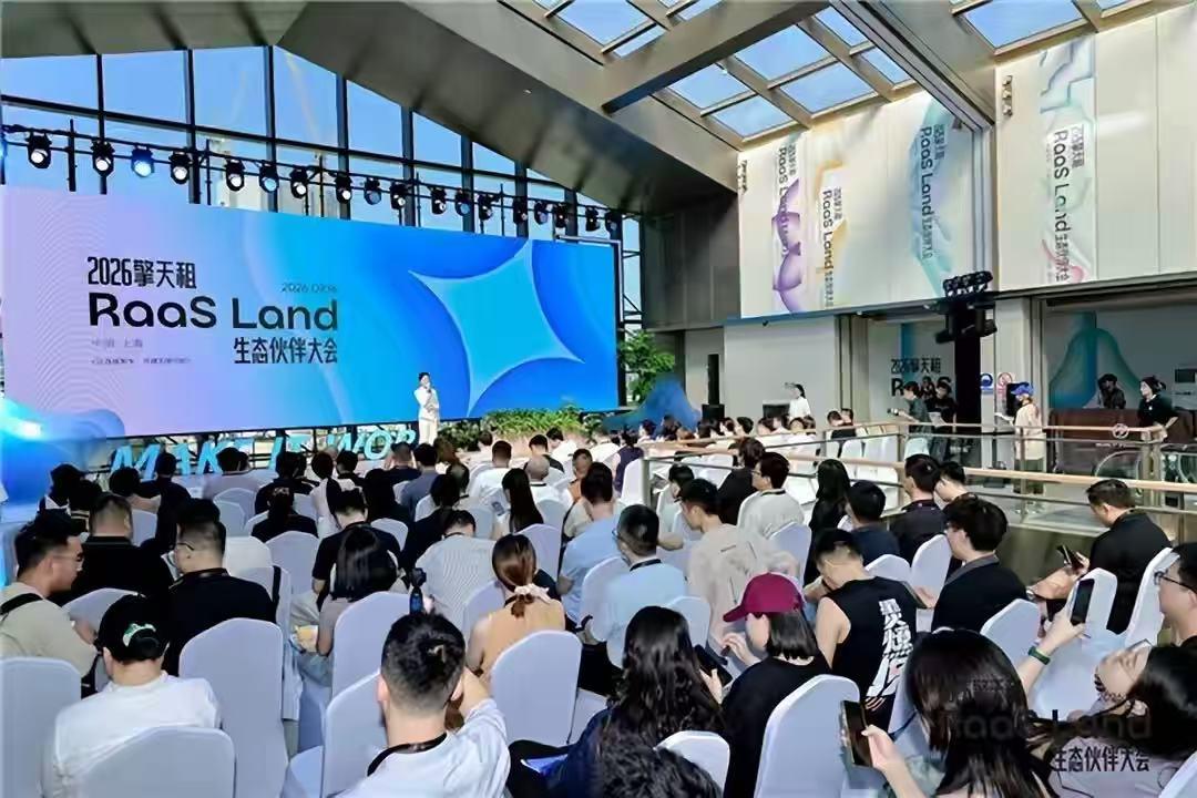 很多企业在布局智能升级时，常常陷入一个误区，把采购机器人当成智能化的终点。当设备