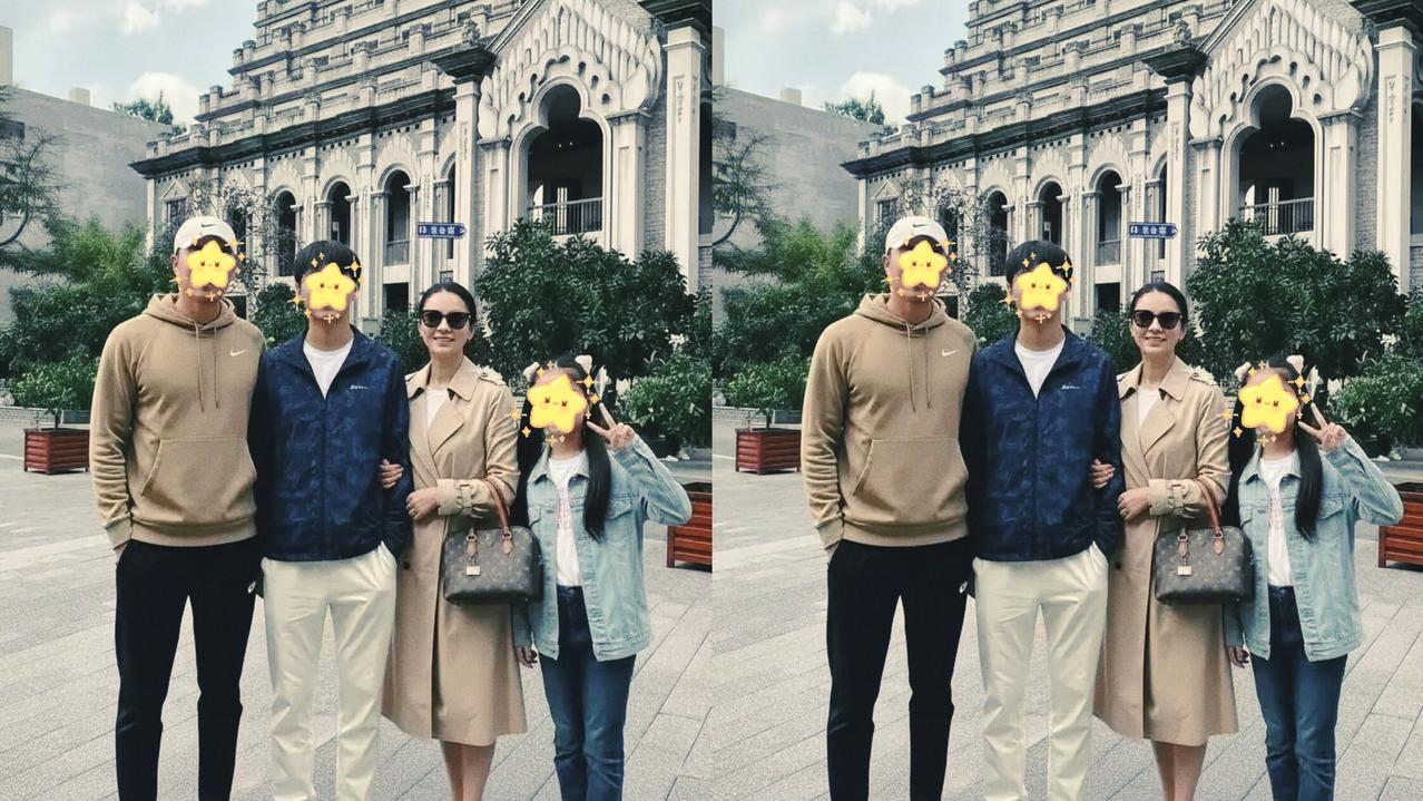 一刷到这张全家福，
眼睛立马被勾住了——这哪是照片啊，明明是
把“幸福”揉碎了装