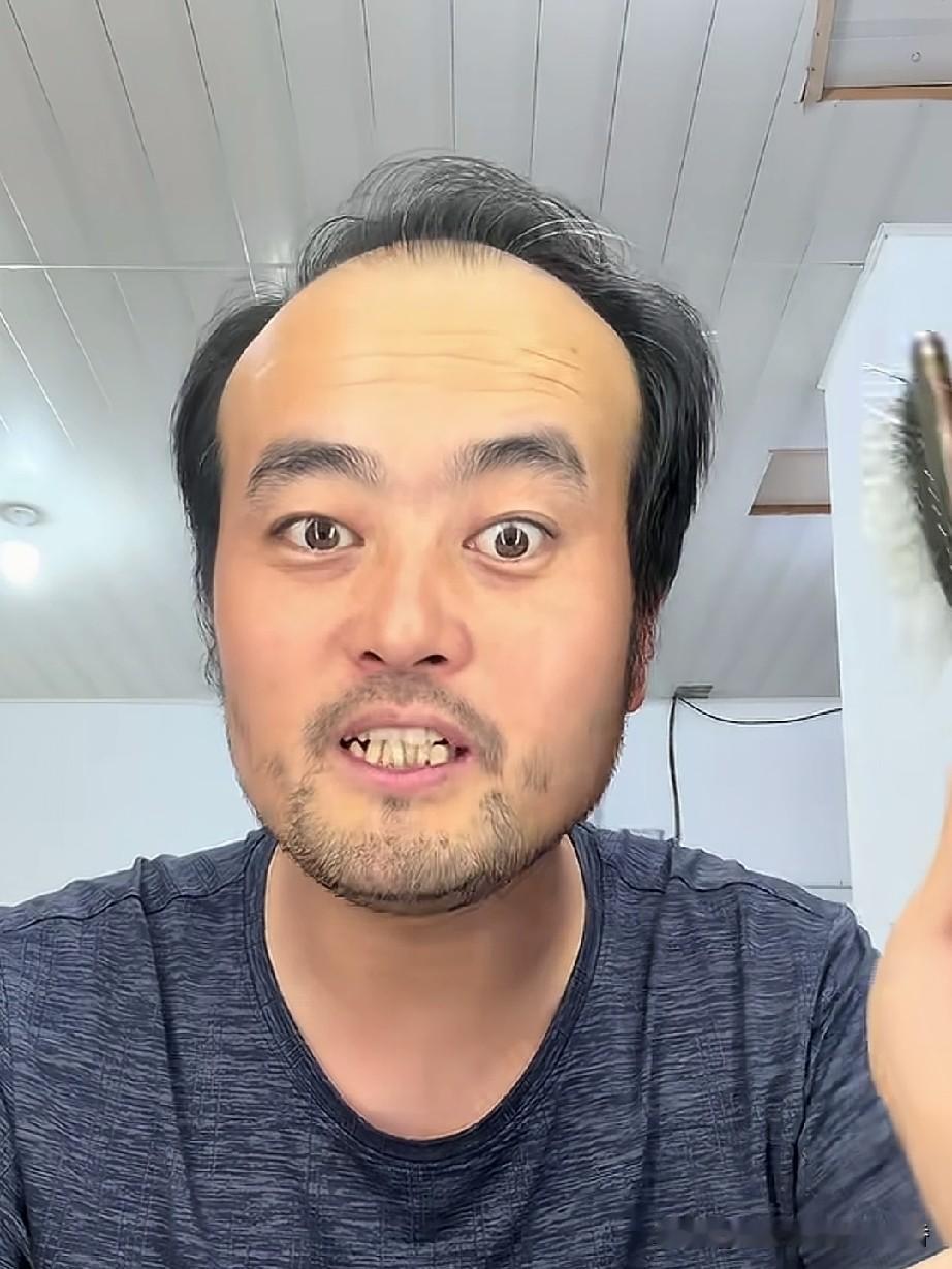 演员邵老五凭借电视剧《主角》中的郭锤子一角为观众所熟知。他在视频中表示：“昨天我