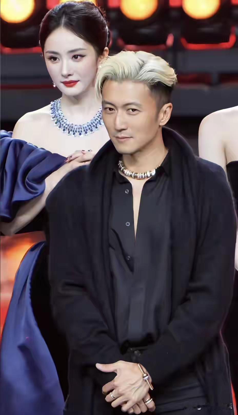 微博之夜上，46岁的谢霆锋力压内娱一众小鲜肉。
谢霆锋是真的帅气，这份帅气纯粹而