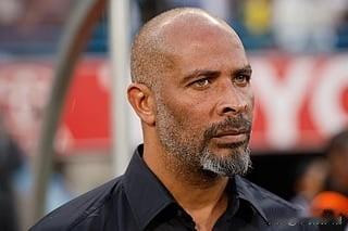 尼日利亚总统府周一官宣：63岁国防部长阿布巴卡尔因健康原因即刻辞职。
 
此时尼