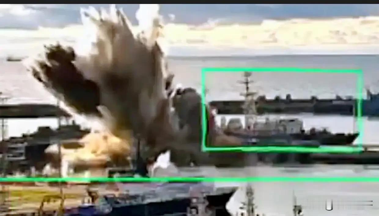 2025年12月15日，又有一艘俄罗斯基洛级潜艇被乌军“潜海婴”无人潜航器堵在罗