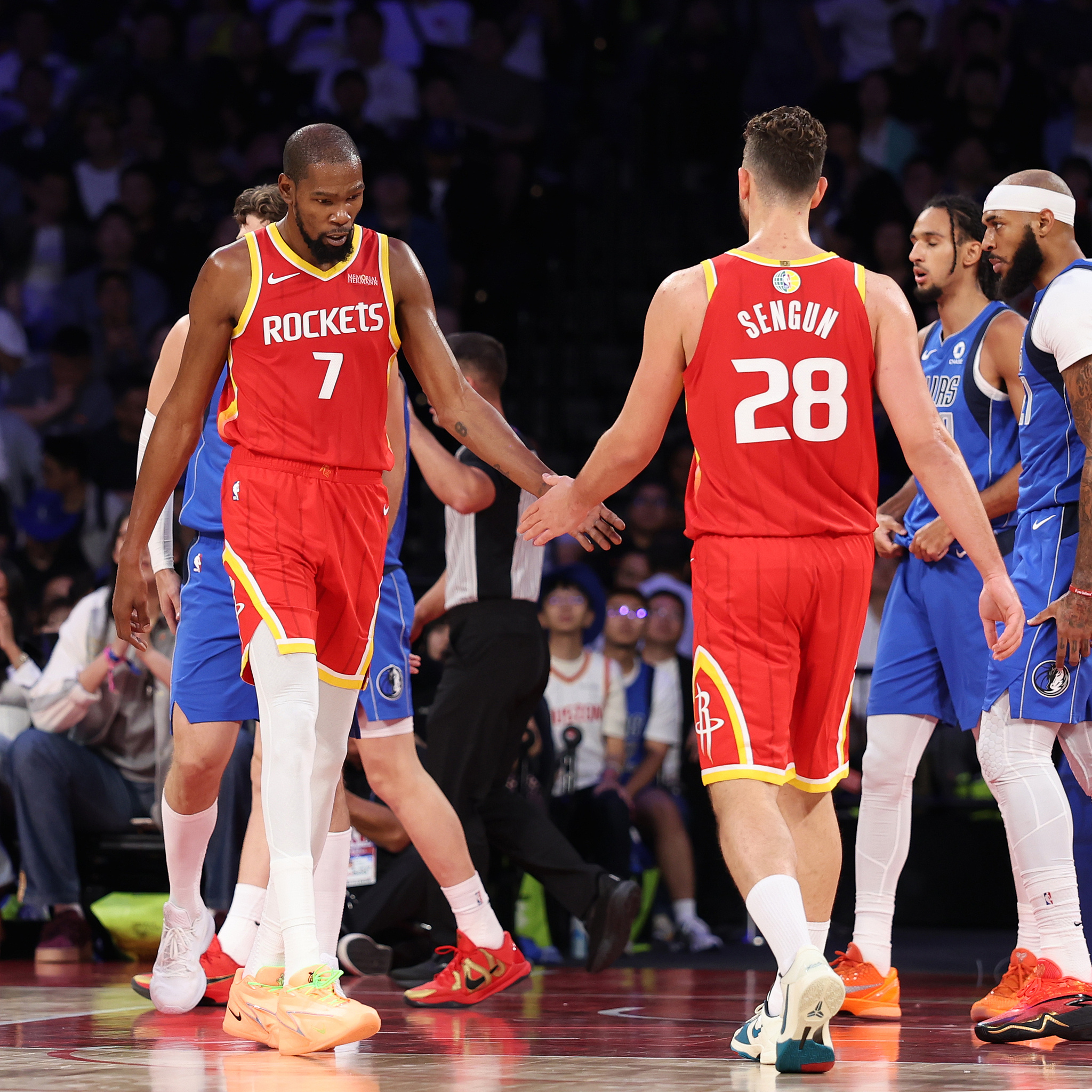NBA中国赛NBA中国赛姚明韦德同框NBA中国赛2026NBA[超话]火箭球迷应