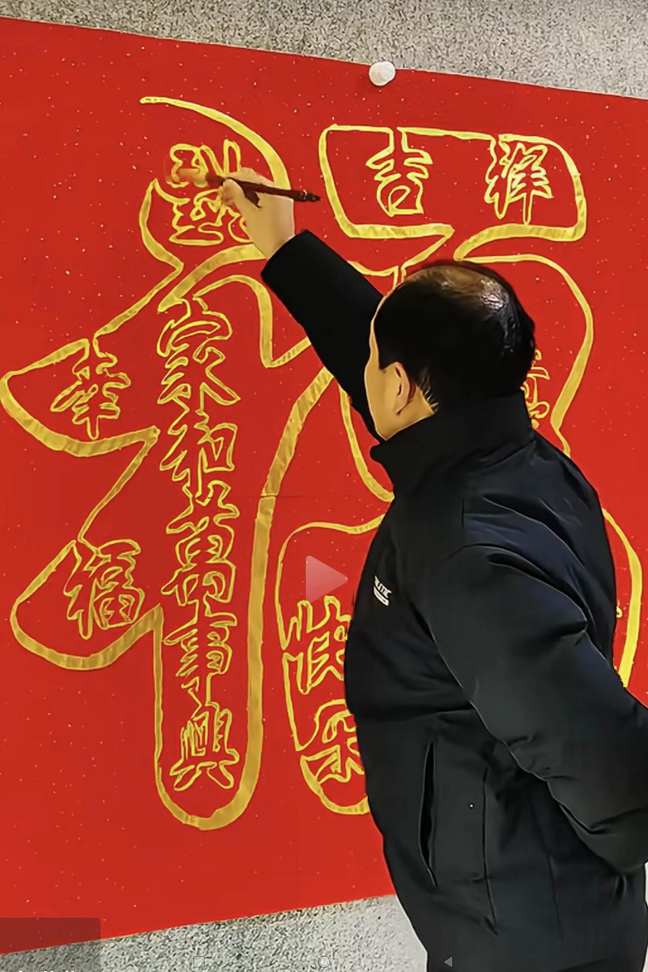 平时你坚持了吗？
放弃是5笔,坚持是16笔,差之一笔,失之千里！
坚持一下,你就