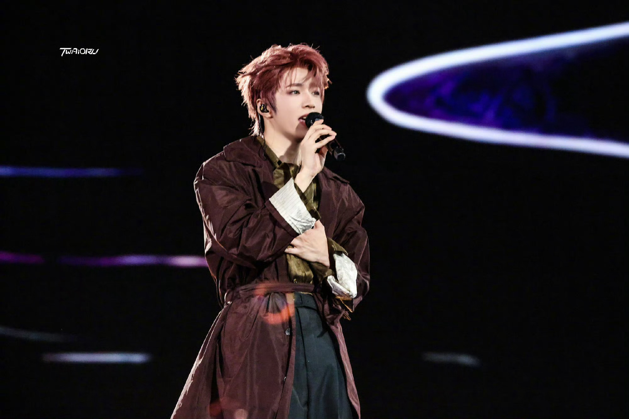 刘耀文 × 上海演唱会第三日舞台造型大片 📸in Saint Laurent 