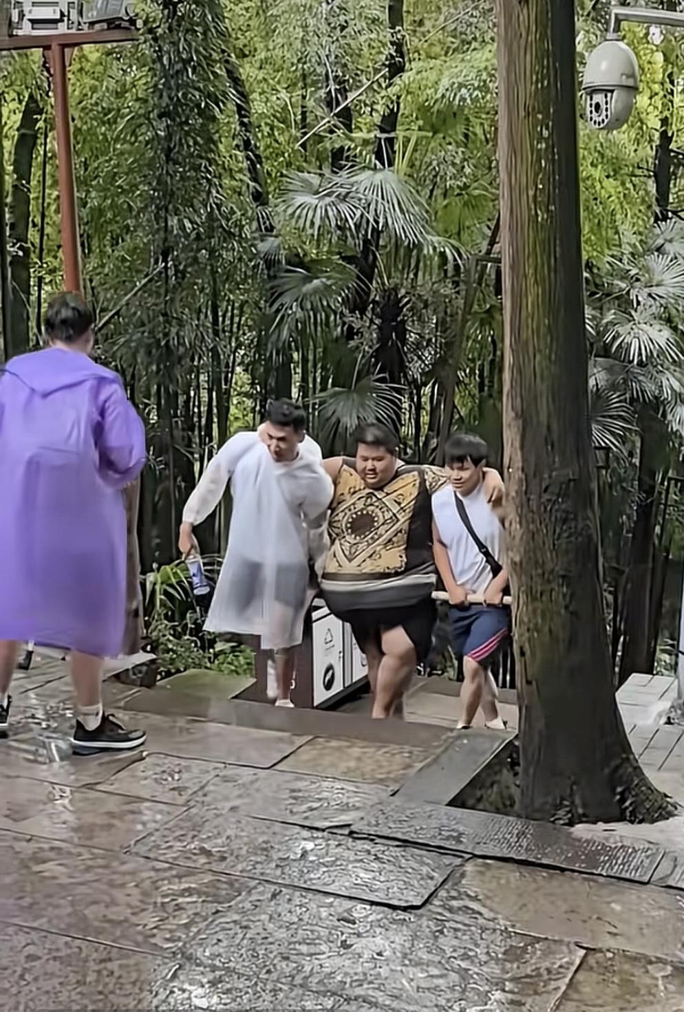 真的太离谱了！明知自己是极重度肥胖、身体藏着致命隐患，343斤网红良子偏要硬闯高