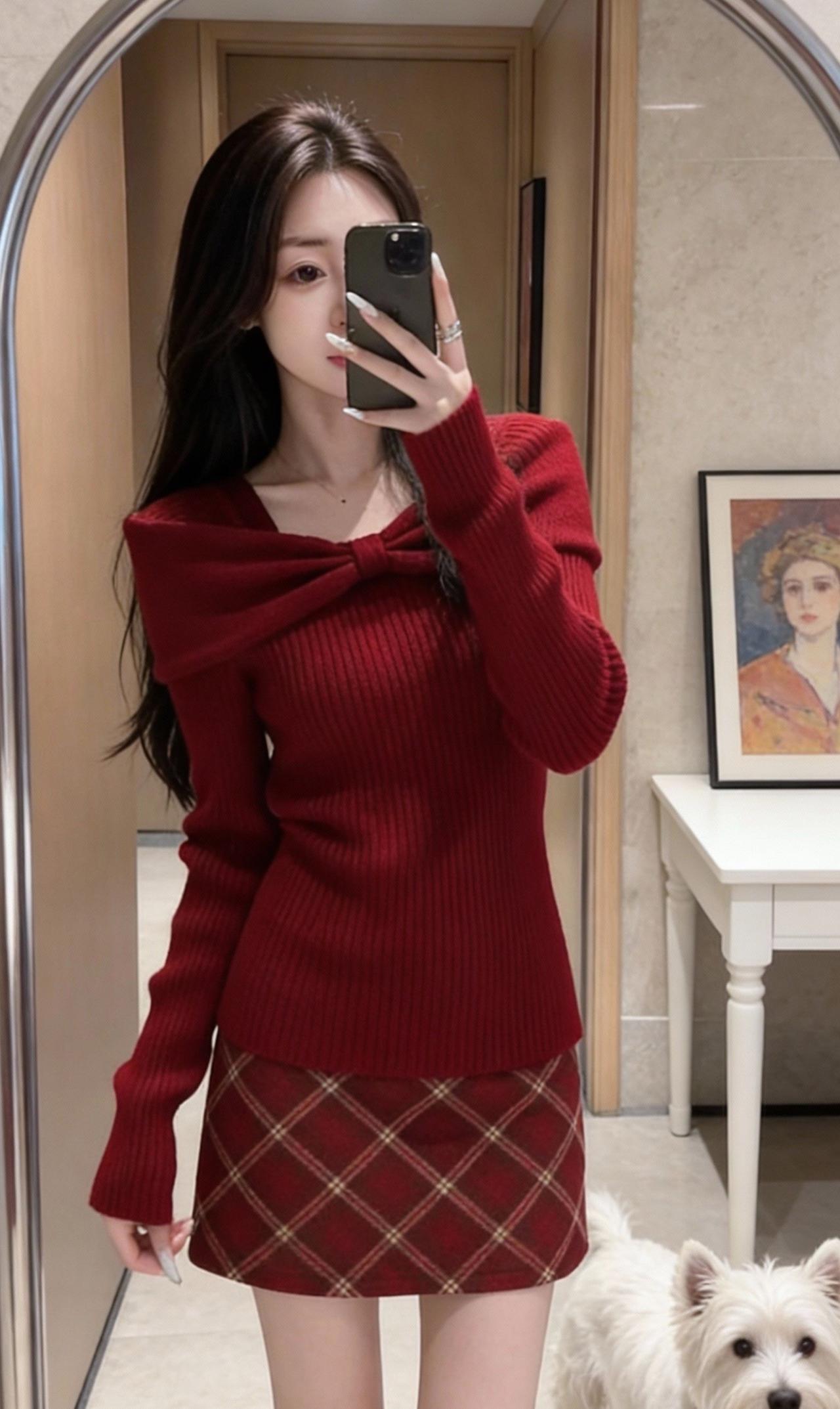 姐妹们快看我挖到的宝藏！冬日针织套装，软糯的红色针织衫搭配格纹短裙，一整个韩系又