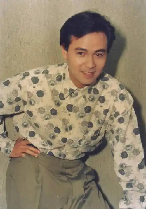 他是“四大天王”之首，消失了23年，离婚后再娶初恋，如今还好吗？
 



主要