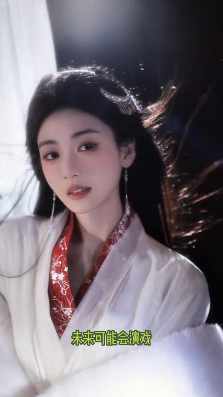 笑死，原来章子怡说的一点也没错。演员这个职业的门槛是真的低，没想到连财经节目的主