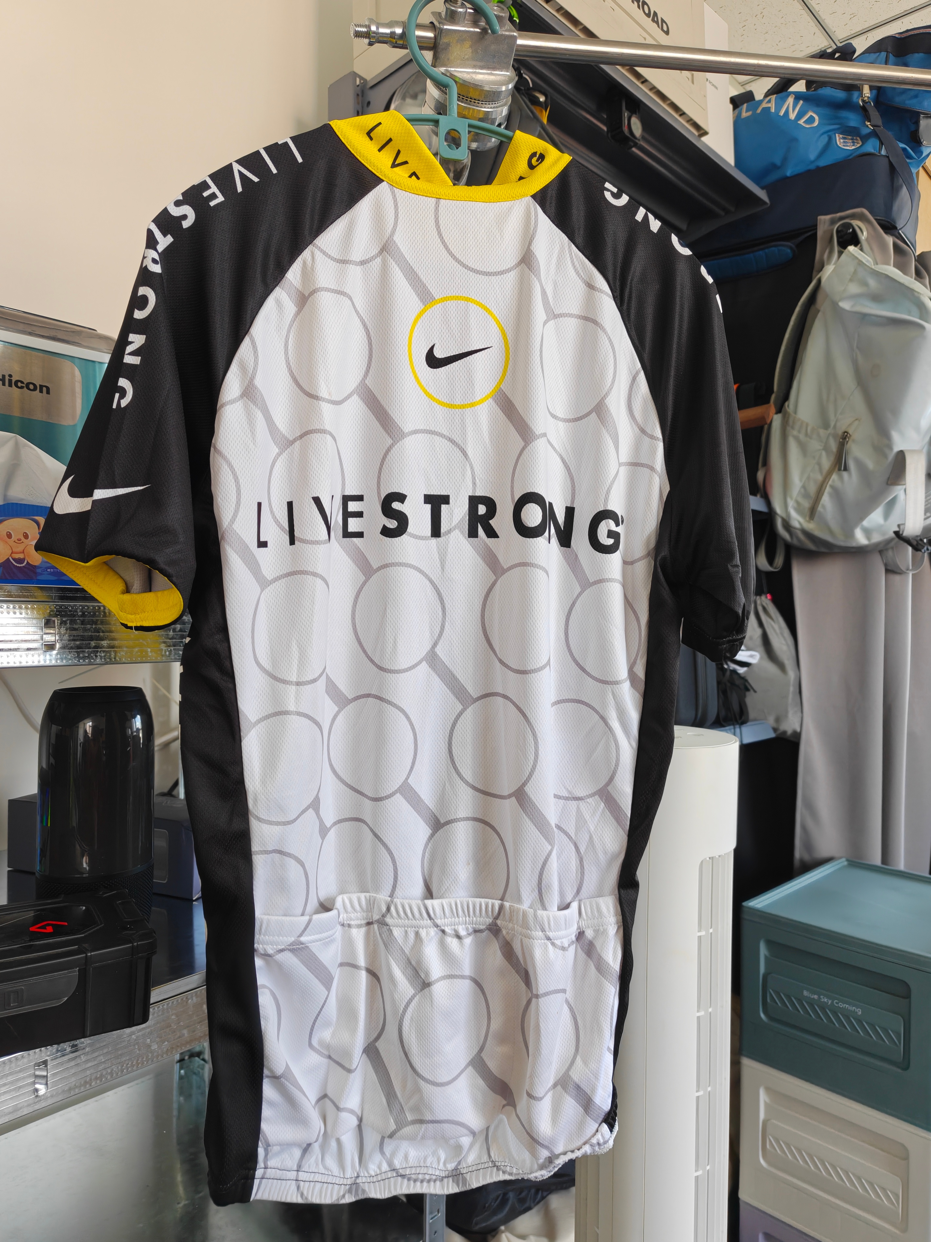 海鲜市场买了件骑行服有懂的吗？这款得有10年+了那时候耐克还玩公路车呢那时候，阿