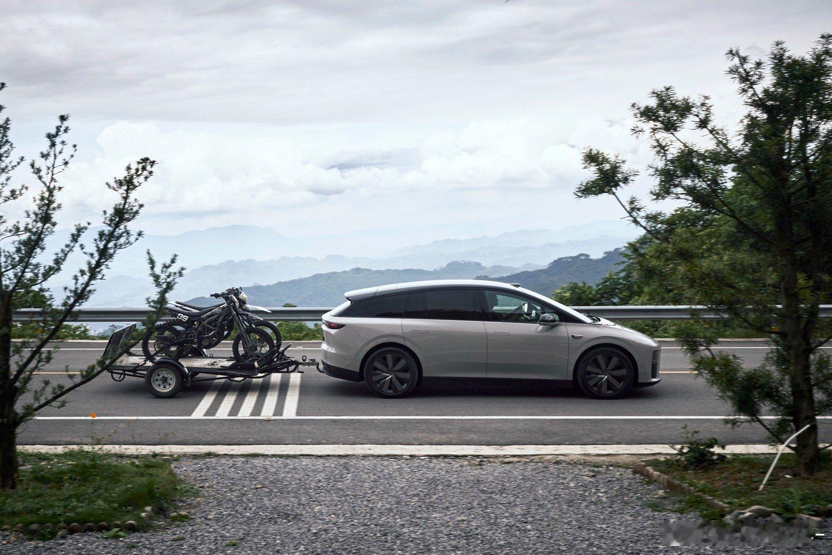 理想汽车正式发布了全新纯电SUV——理想i6，并宣布易烊千玺成为品牌首位代言人。