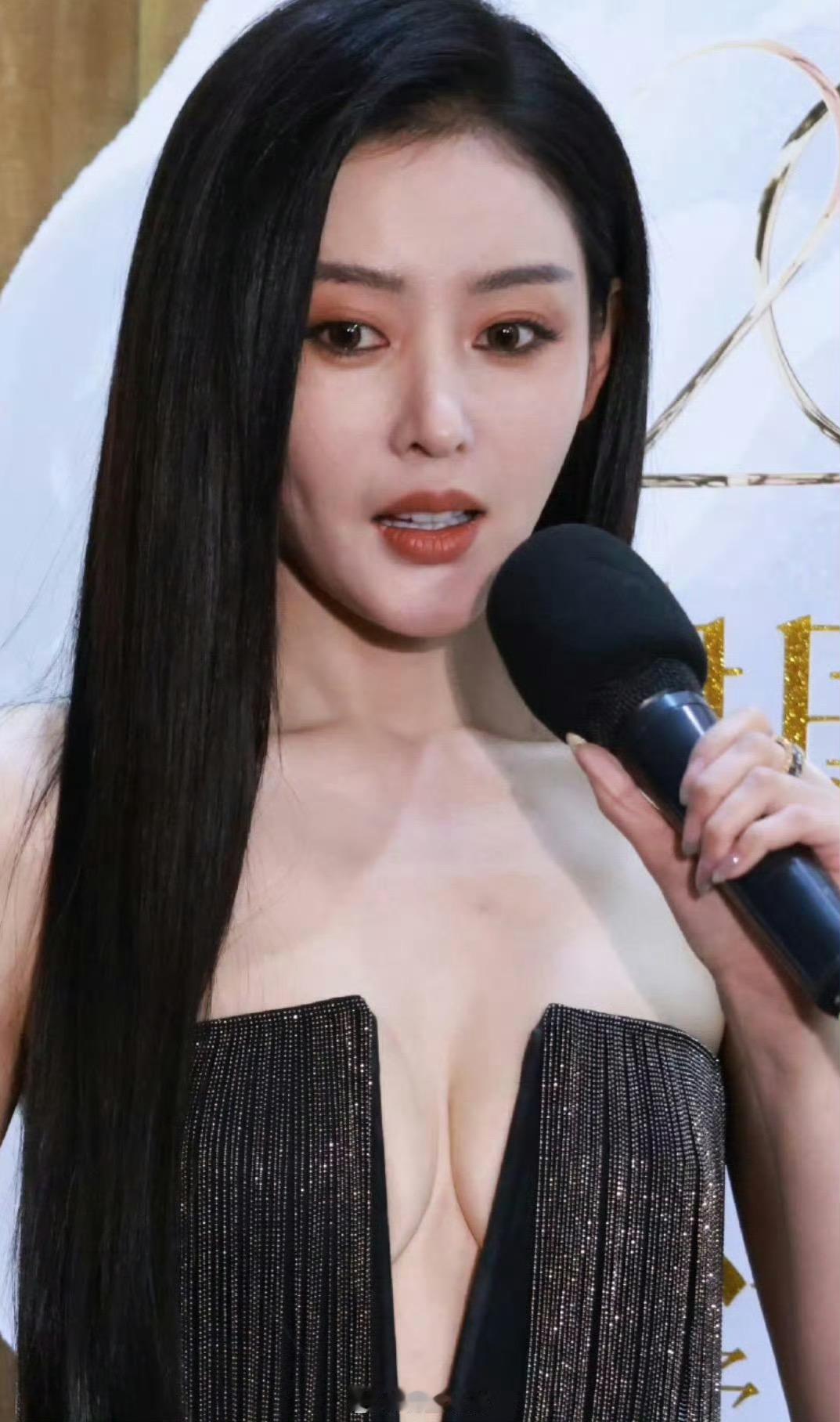 张天爱这套衣服好诱人啊[色] ​ ​​​