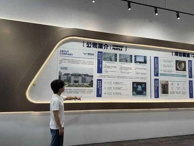 12家店突然全部关闭，3000万元营业额直接断了，黄鑫（35岁，武汉人）一头闯入新赛道！