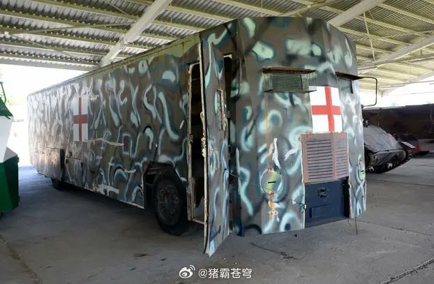 前南内战期间克罗地亚简易装甲车辆：基于公共汽车改装的简易装甲救护车。烽火问鼎计划