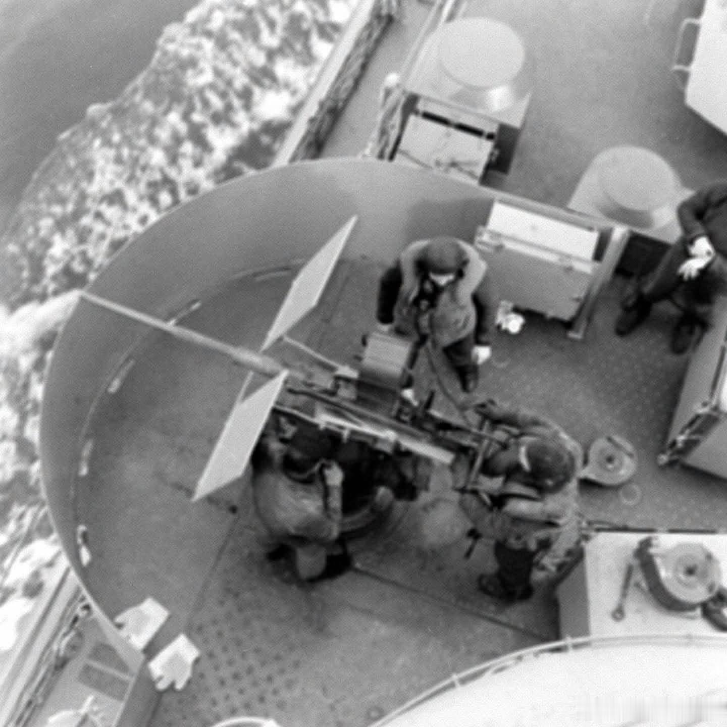 对空射击 