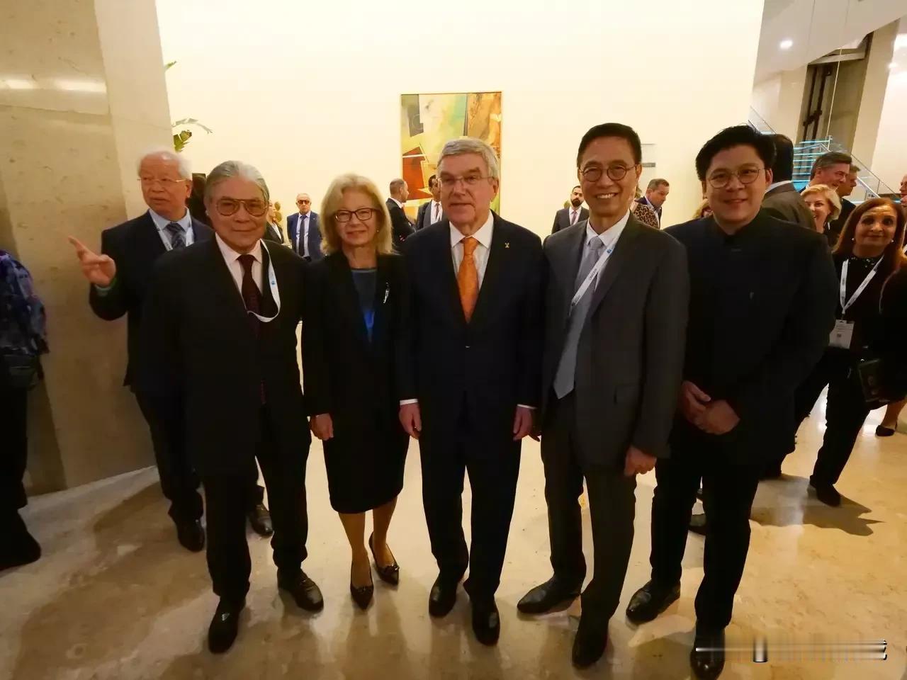 香港的霍家与中国体育的关系源远流长！从霍英东，到霍震霆，再到霍启刚，霍家三代人都