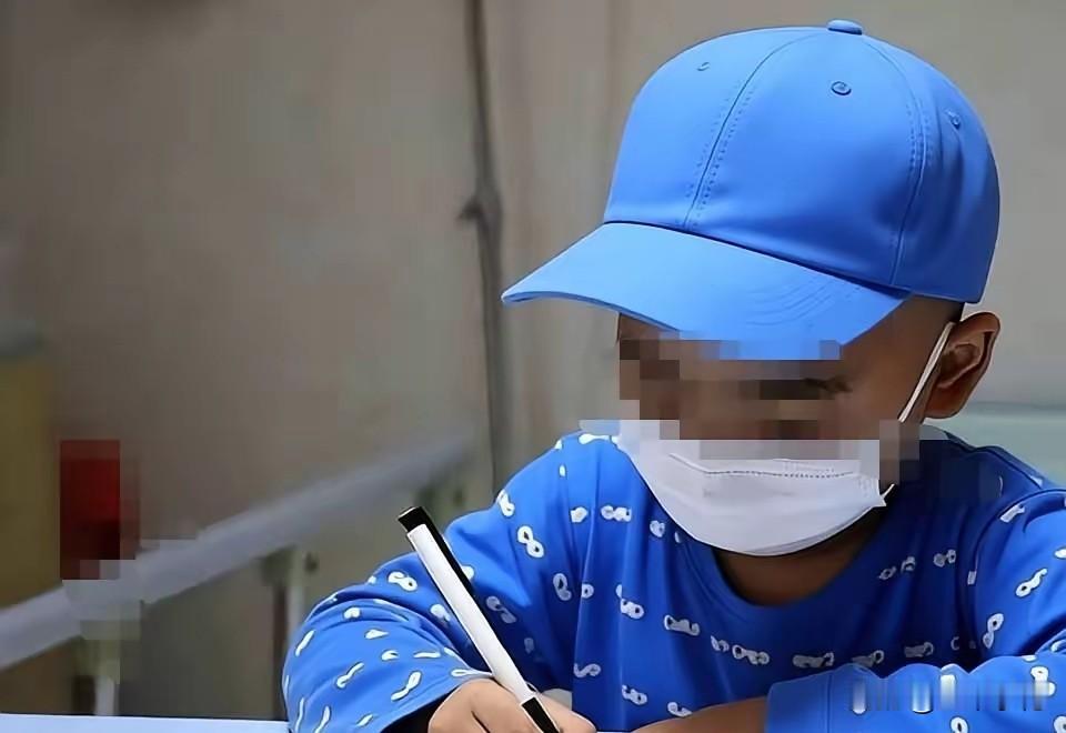 山东一个小男孩得了严重的癌症，回到农村外婆家，跟外婆说：“外婆，我得癌症了。” 