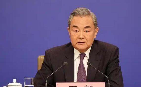 台湾那些半导体厂、电子零部件工厂，说到底还得靠大陆市场养着。年轻人工资涨不动，产