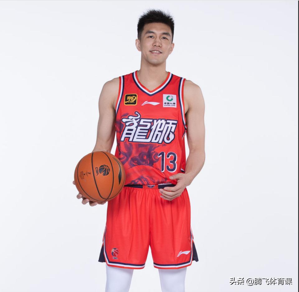 广州主场93:85击败山东，表扬赢球的4大功臣:

1.威金顿--全场贡献28分