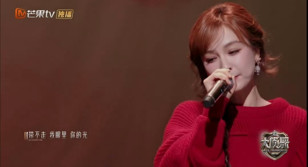 魏晨吴昕把何老师唱哭了 魏晨和吴昕的《背光》怎么这么有感染力 