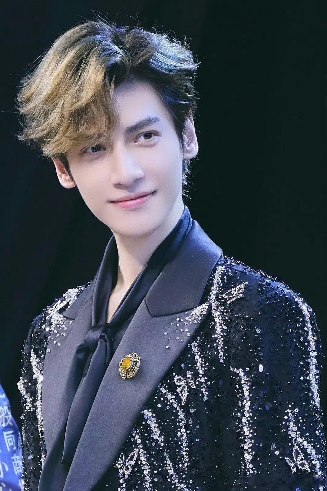 罗云熙这个颜值帅的非常的客观 ​​​