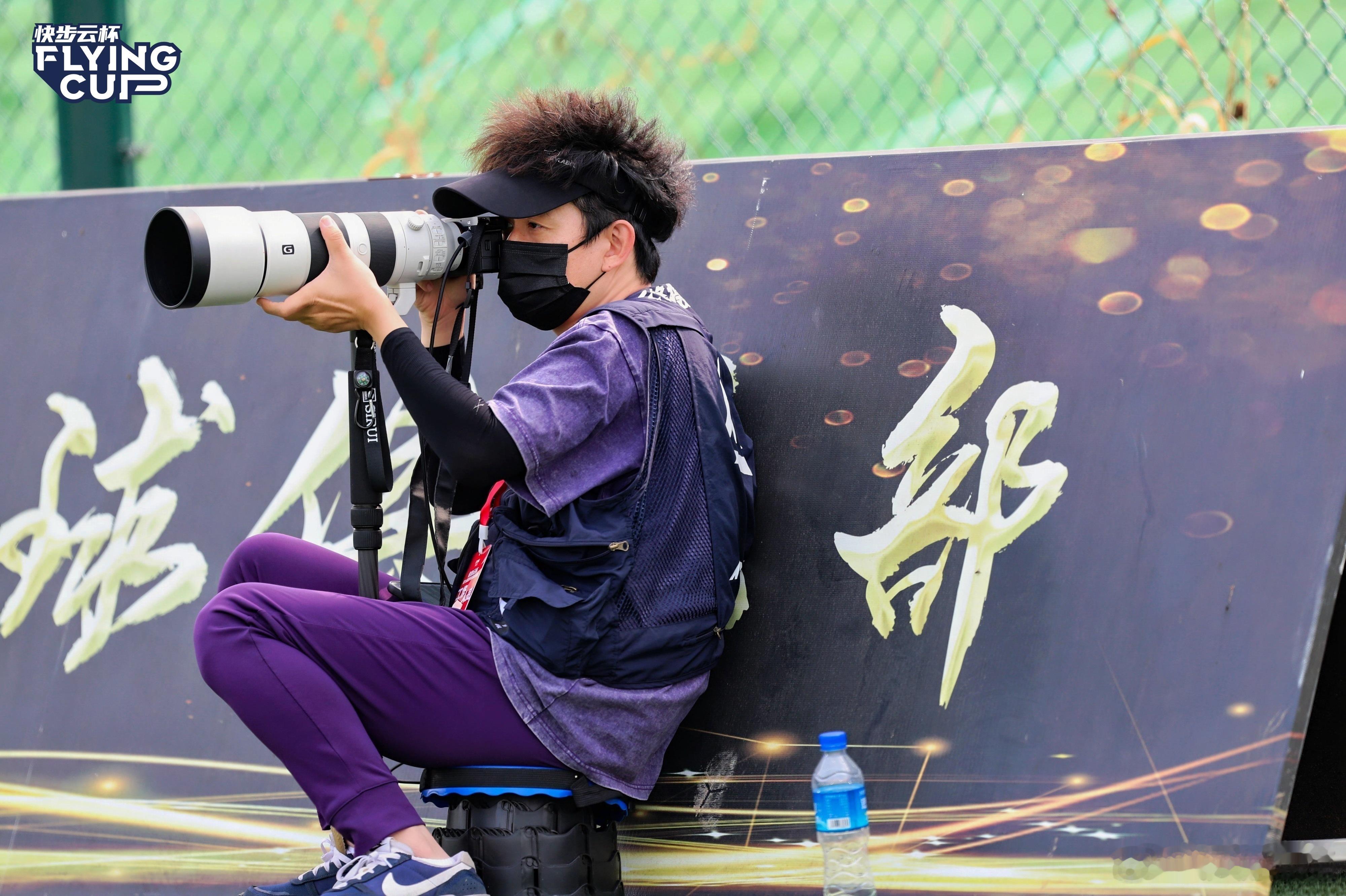 没想到今天中午还有一个小时的休息时间，来张工作照吧那就[哈哈] ​​​