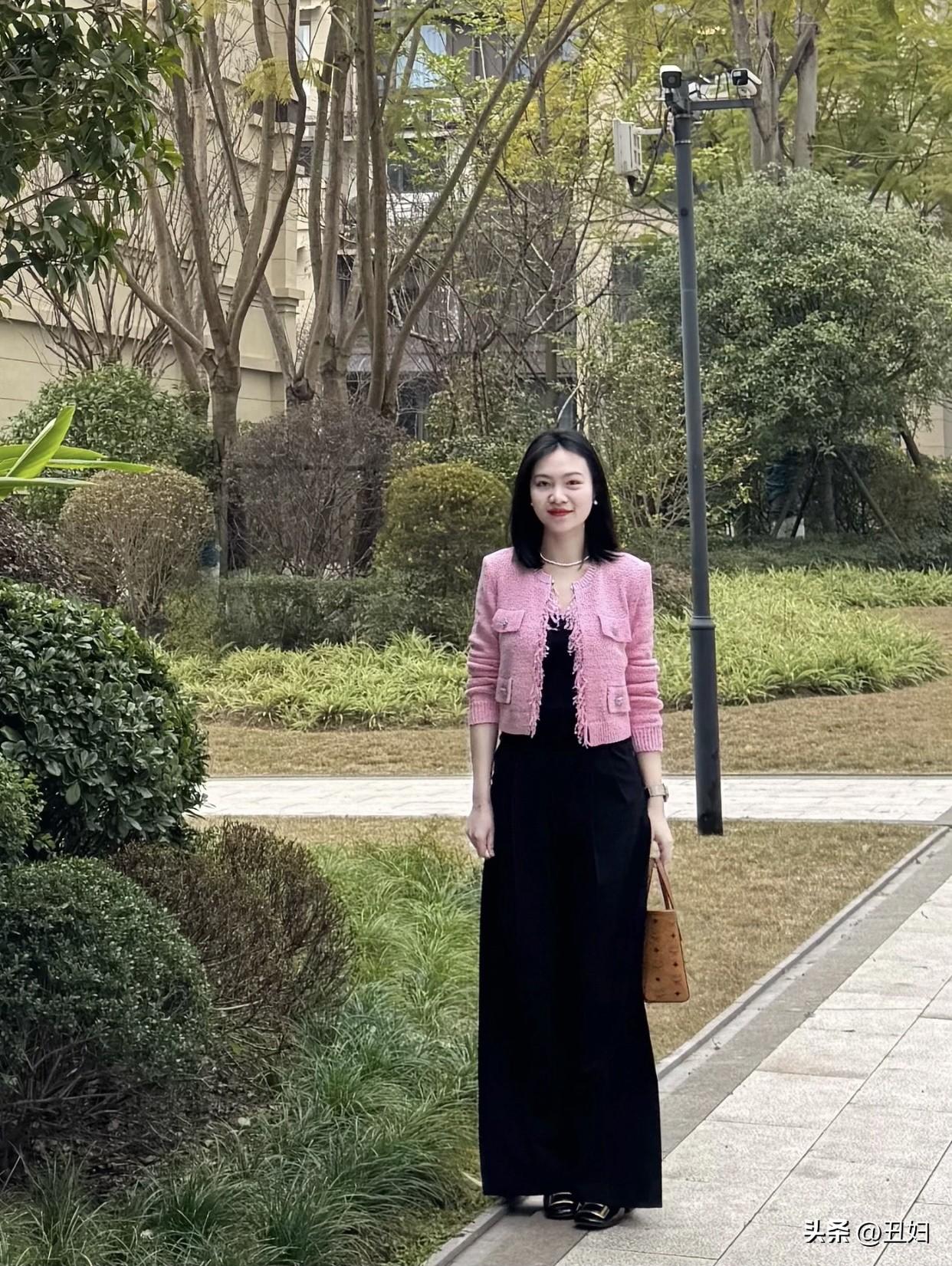 什么样的女性才是美的?以前，大家觉得肤白、腰细、五官精致才叫美，“白幼瘦”一度成