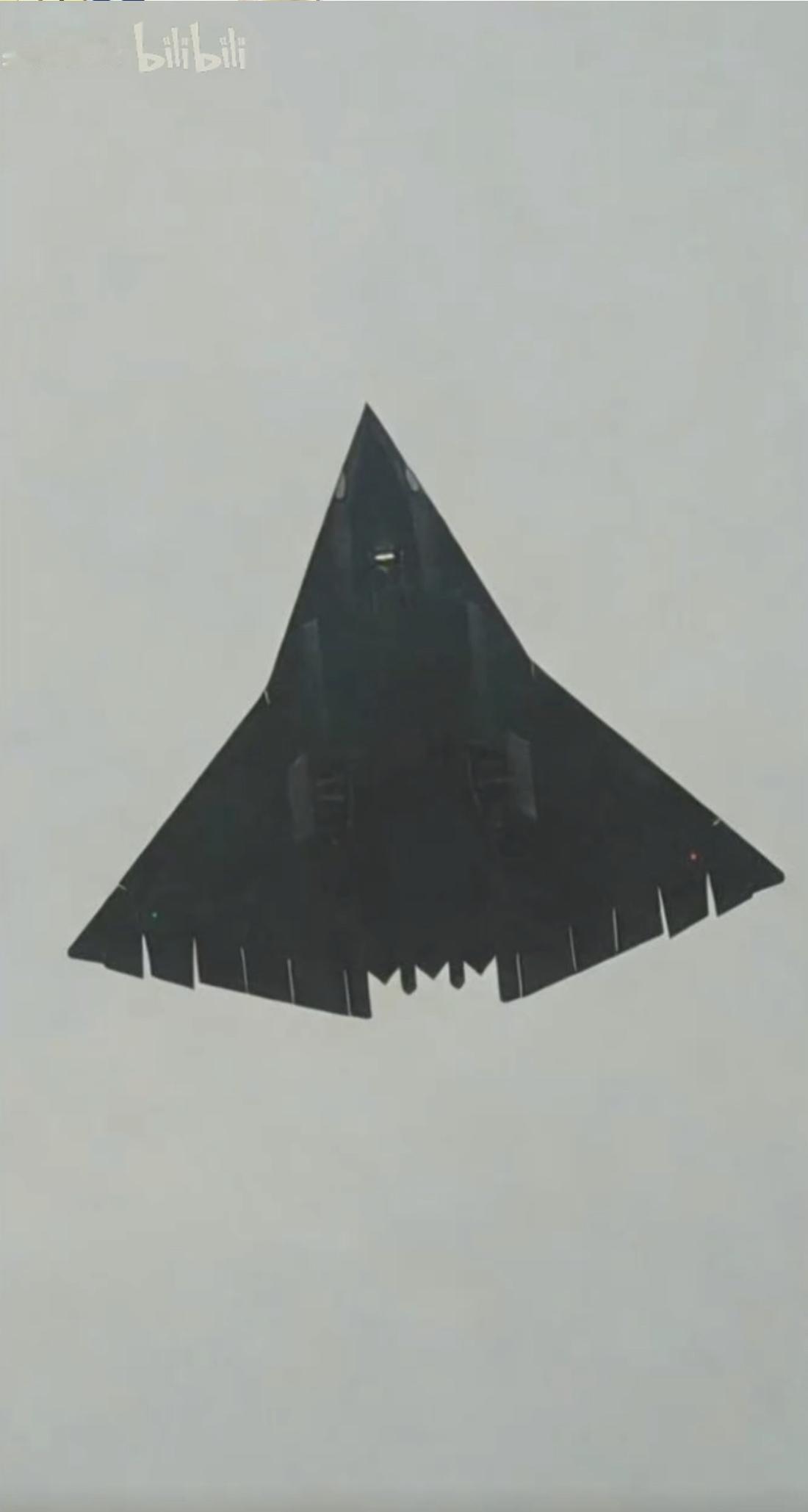 成飞的六代机歼-36四号原型机高清图