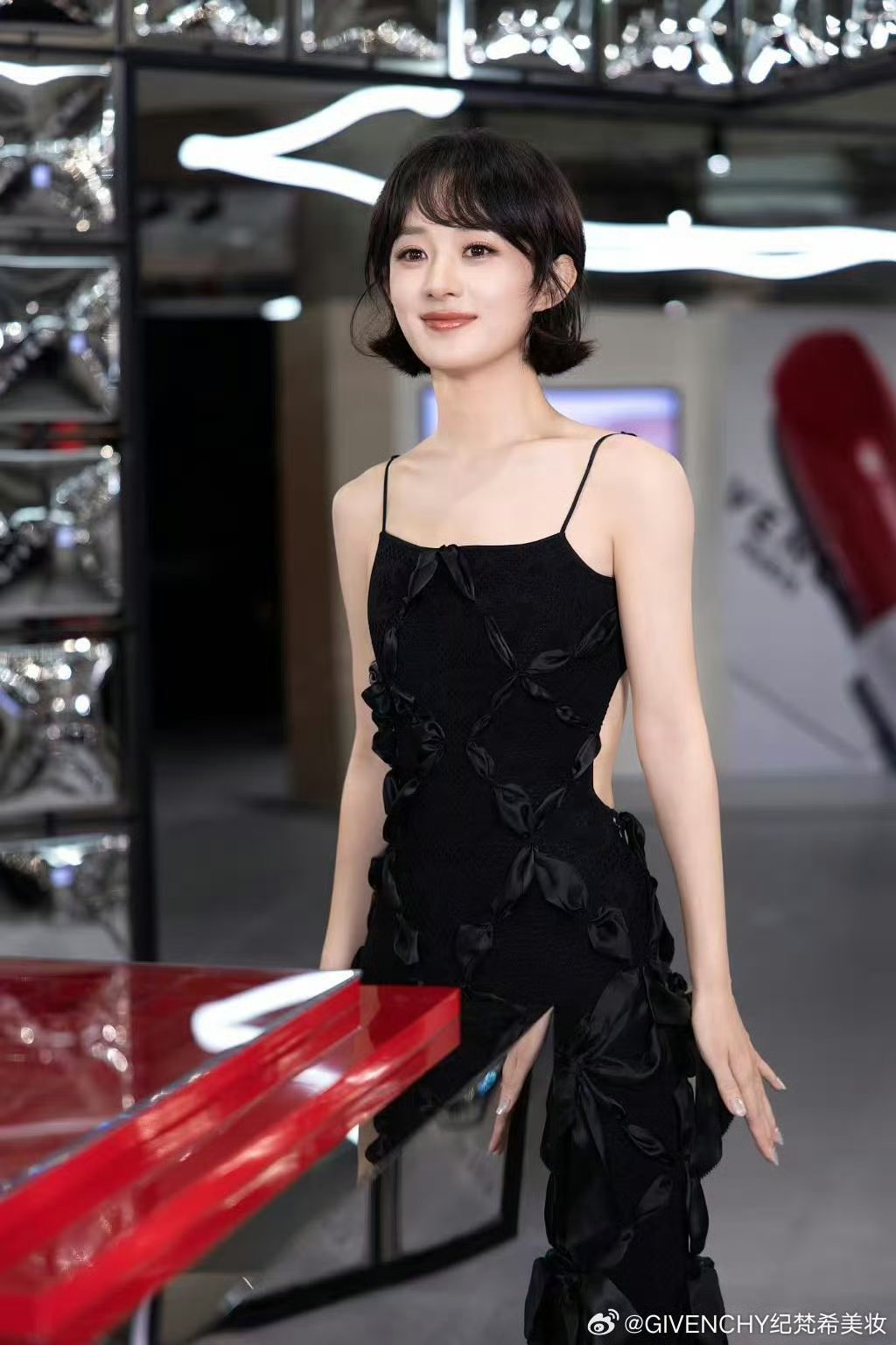 赵丽颖赵丽颖 zly纪梵希全球彩妆及香氛代言人赵丽颖 想写一封情书 送给未来的你